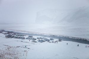 Frente a Skogafoss no deja de nevar